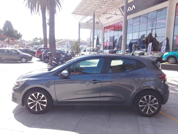 RENAULT CLIO 2022 14.642 Kms.